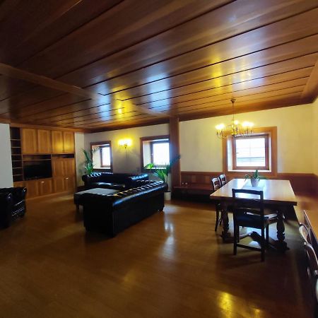 Grosse Wohnung Mit Garagenparkplatz فِيي المظهر الخارجي الصورة