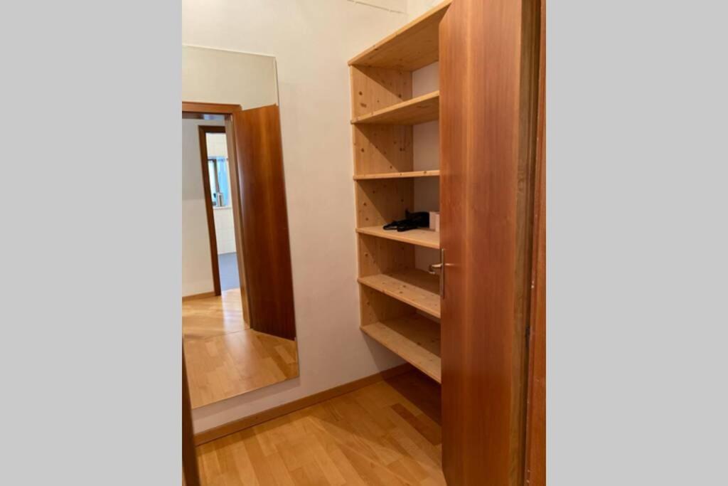 Grosse Wohnung Mit Garagenparkplatz فِيي المظهر الخارجي الصورة