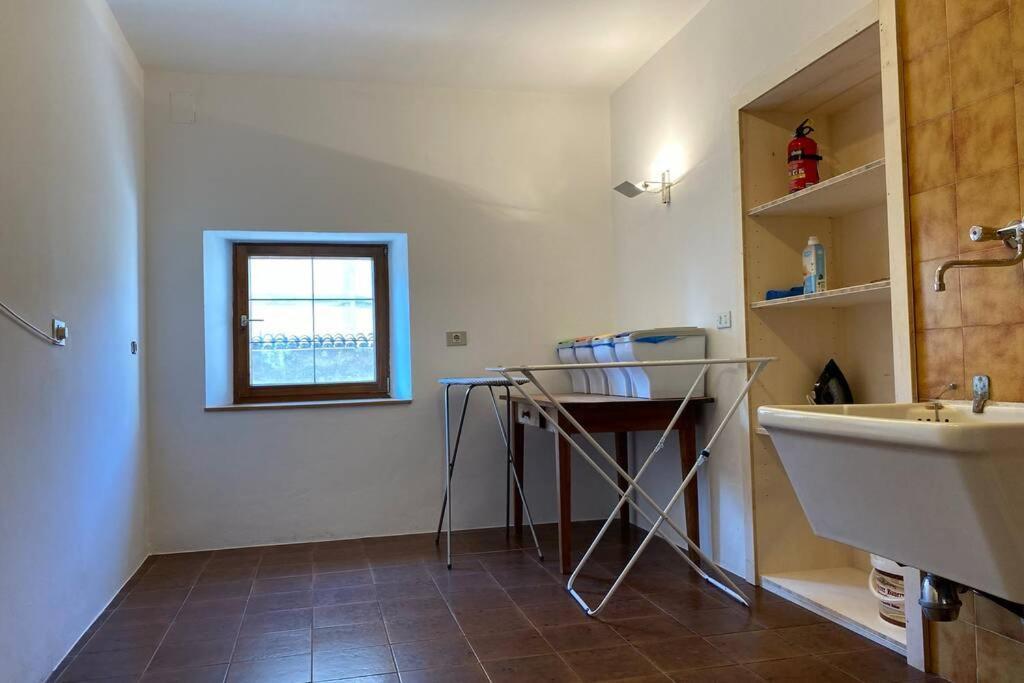 Grosse Wohnung Mit Garagenparkplatz فِيي المظهر الخارجي الصورة