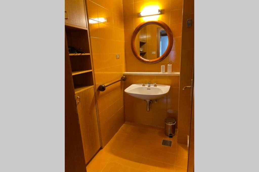 Grosse Wohnung Mit Garagenparkplatz فِيي المظهر الخارجي الصورة