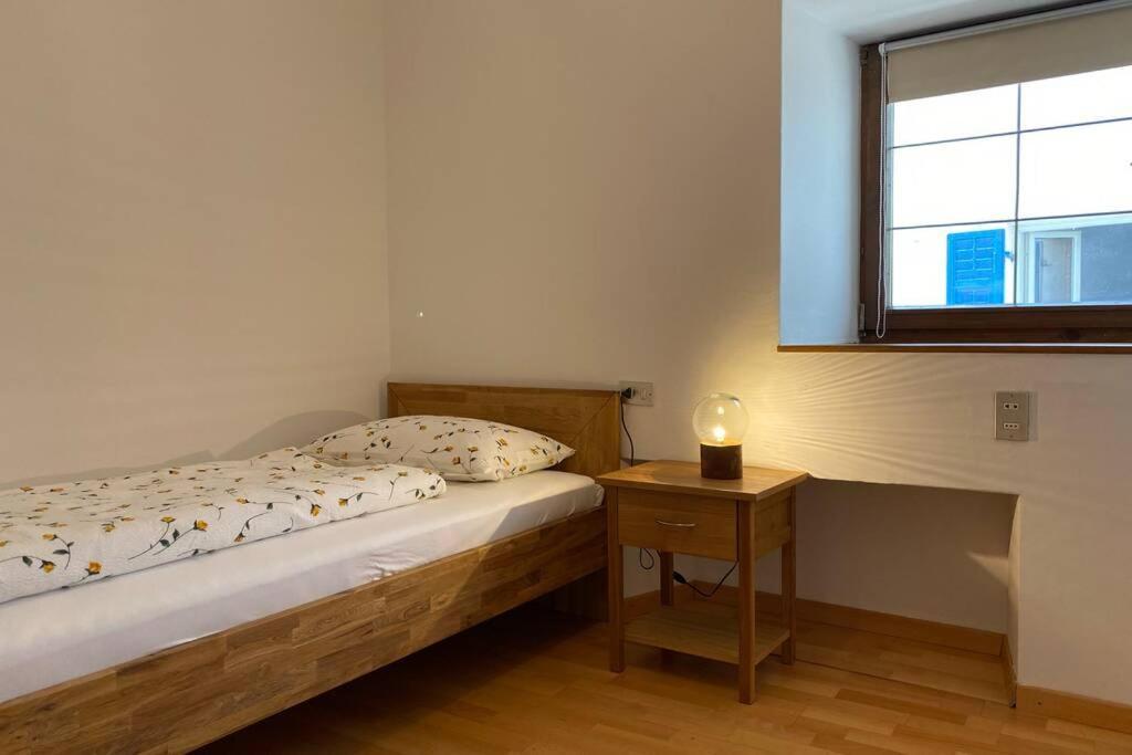 Grosse Wohnung Mit Garagenparkplatz فِيي المظهر الخارجي الصورة