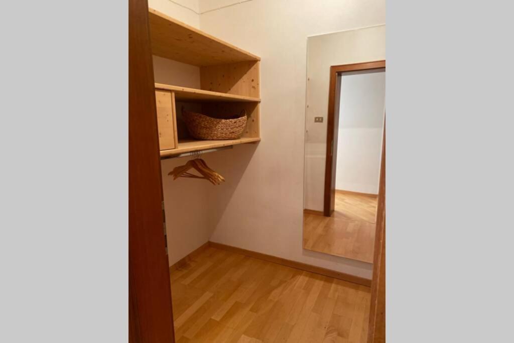 Grosse Wohnung Mit Garagenparkplatz فِيي المظهر الخارجي الصورة