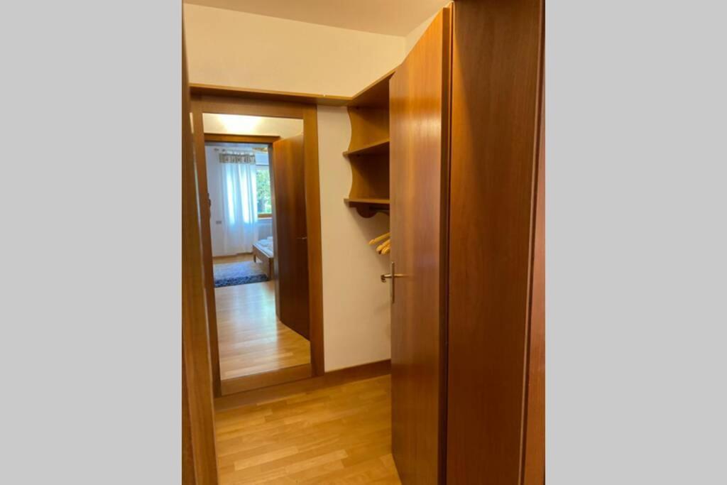 Grosse Wohnung Mit Garagenparkplatz فِيي المظهر الخارجي الصورة